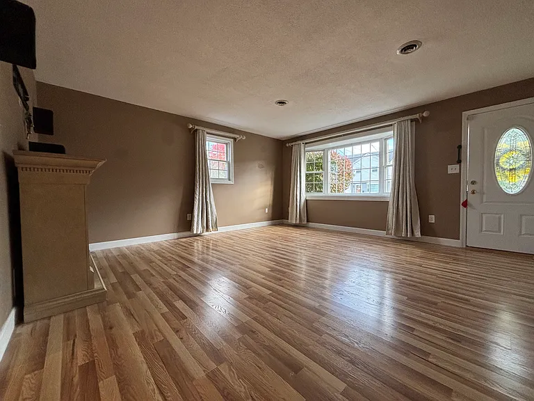 11-15 Marie Ln — Photo 4