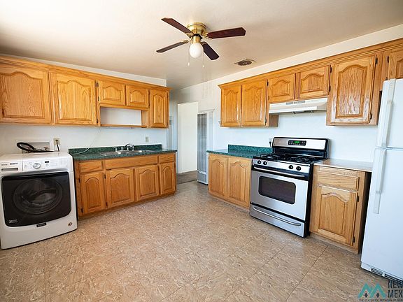 3rd image of 452 Balsam St