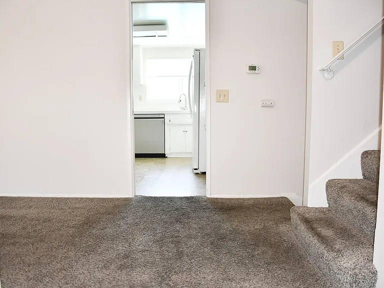 522 E Collins Ave — Photo 6