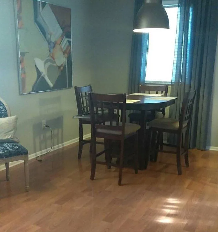 2 bed, 1000 sqft, $1,800 — Photo 1