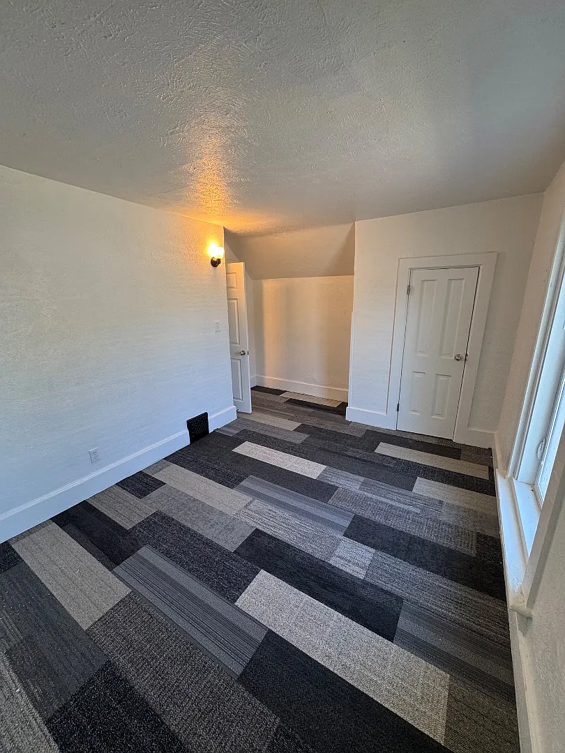 Unit Photo - 1031 Middlebury St