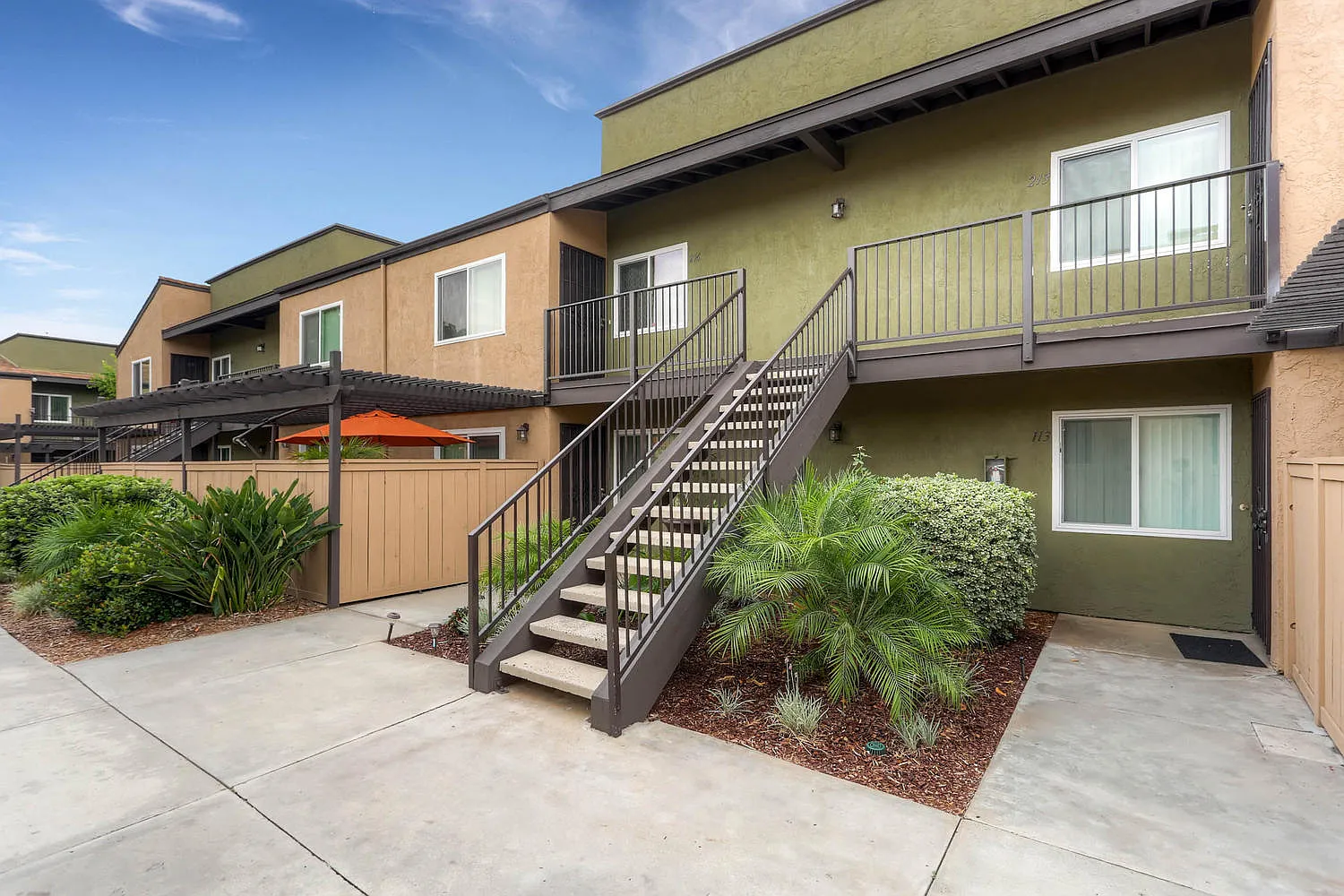 Midway Gardens Apartments — Photo 2