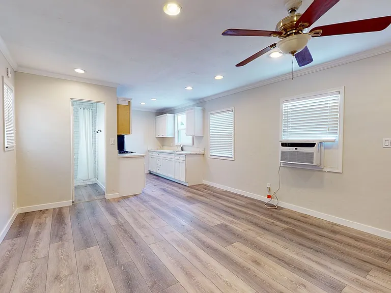 247 Orange Ave — Photo 2