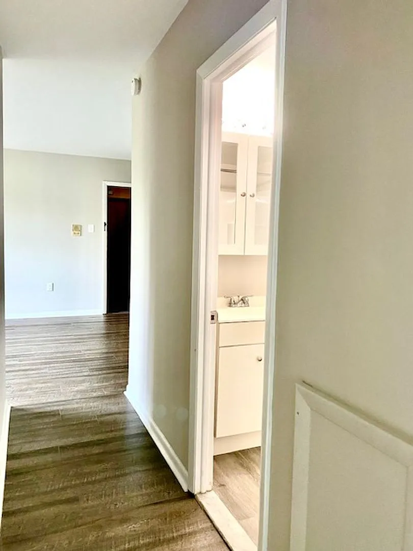 Oakview Apartments — Photo 3