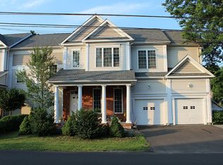 654 Center St, Southport, CT 06890