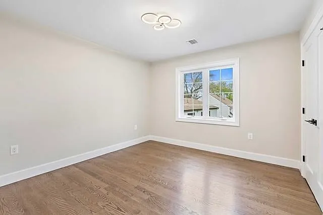 70 Columbus Dr — Photo 17