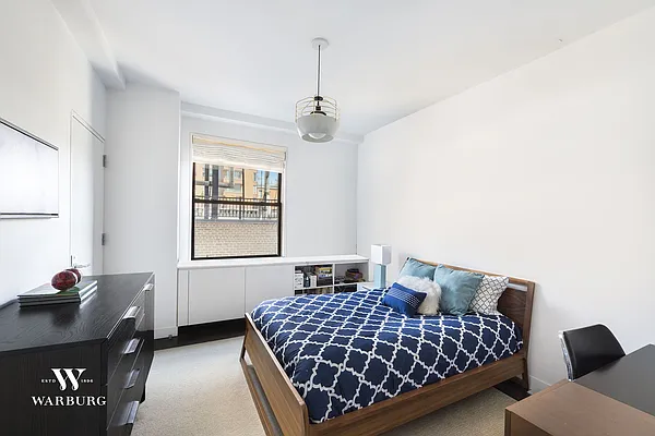 Sold by Warburg | media 6