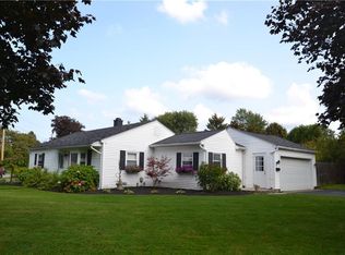 204 Iroquois St, Webster, NY 14580
