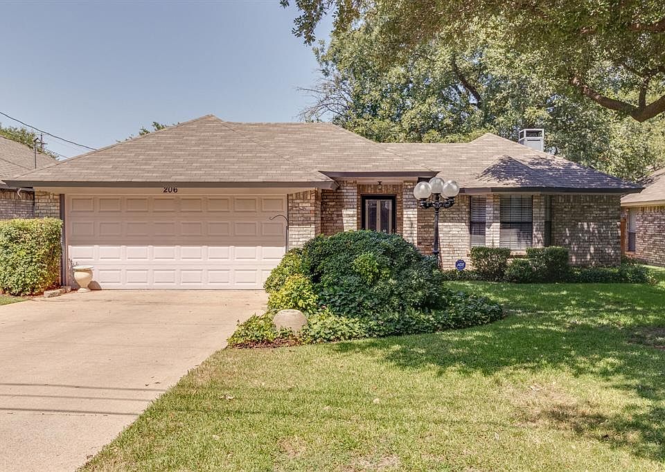 1st image of 206 Pecan Dr