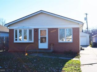 26074 Lamour St, Harrison Township, MI 48045