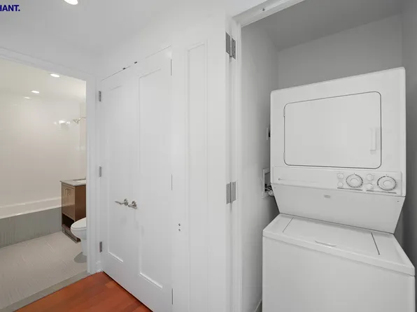 100 Riverside Boulevard image 13 of 21