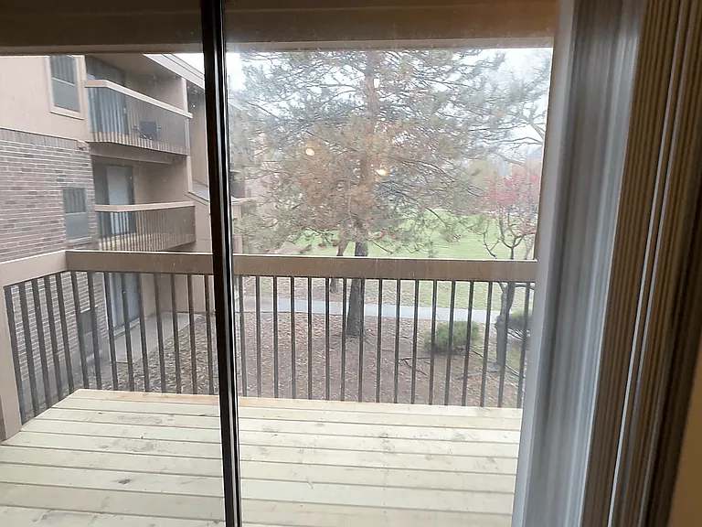 Lakeside Village Apartments — Photo 114