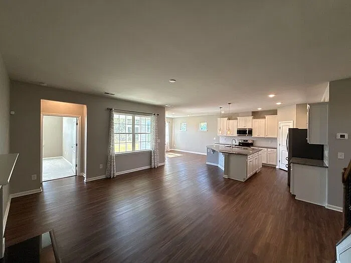 4 bed, 3.0 bath, 2628 sqft, $2,975 — Photo 3