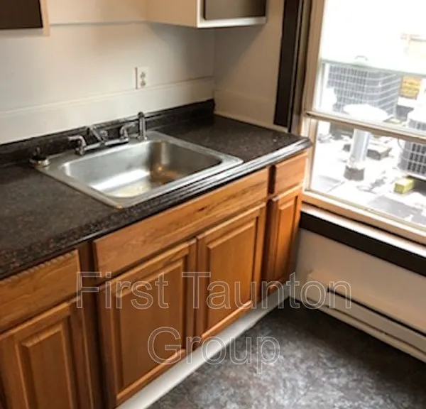 2 Union St #5 — Photo 2