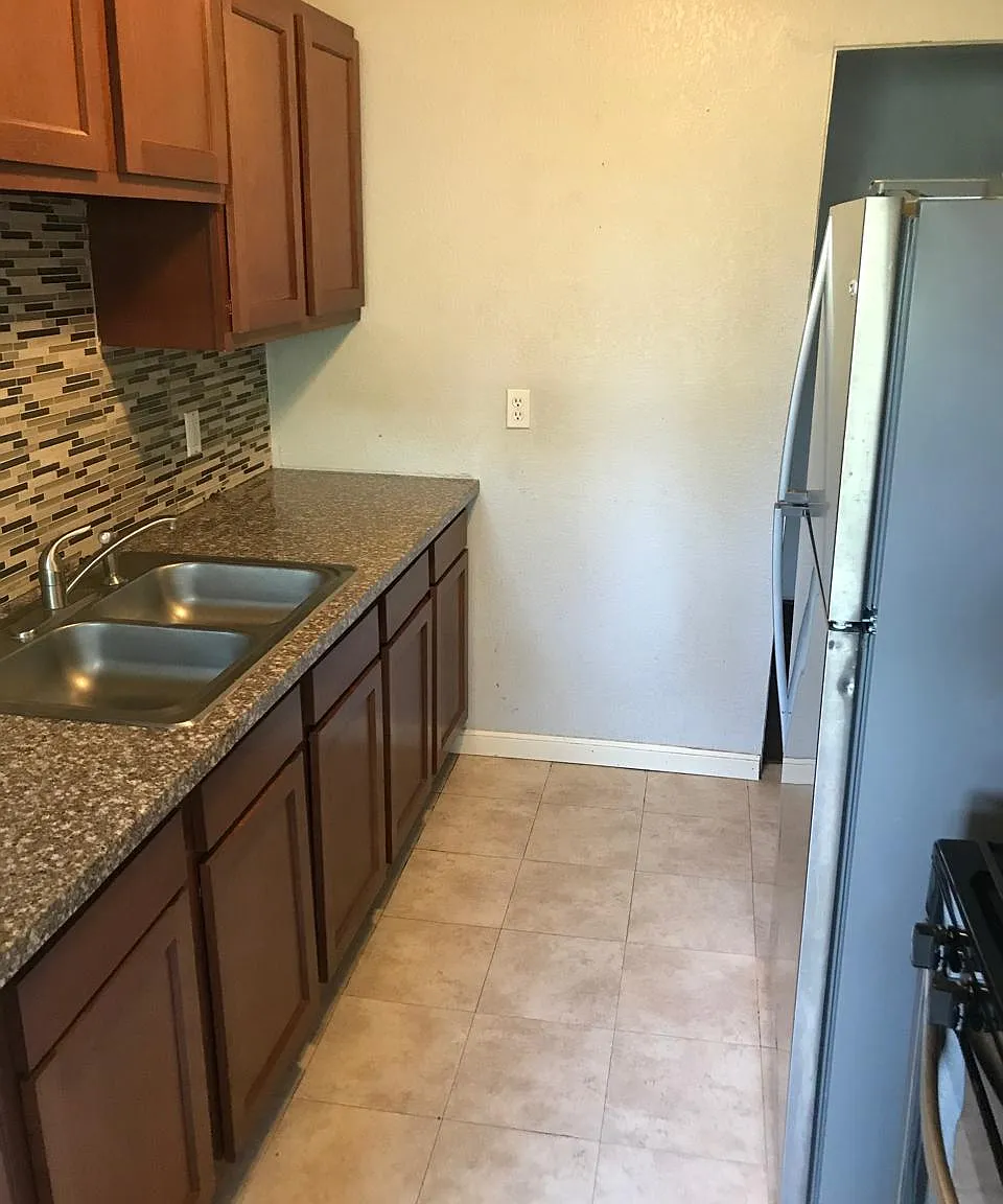 1 bed, 1075 sqft, $610 — Photo 1