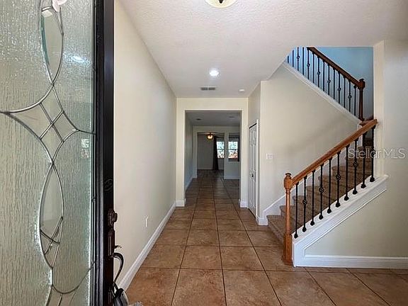 3rd image of 11844 Chateaubriand Ave