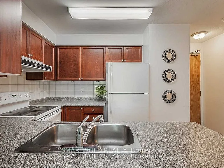 5508 Yonge St #706 — Photo 10