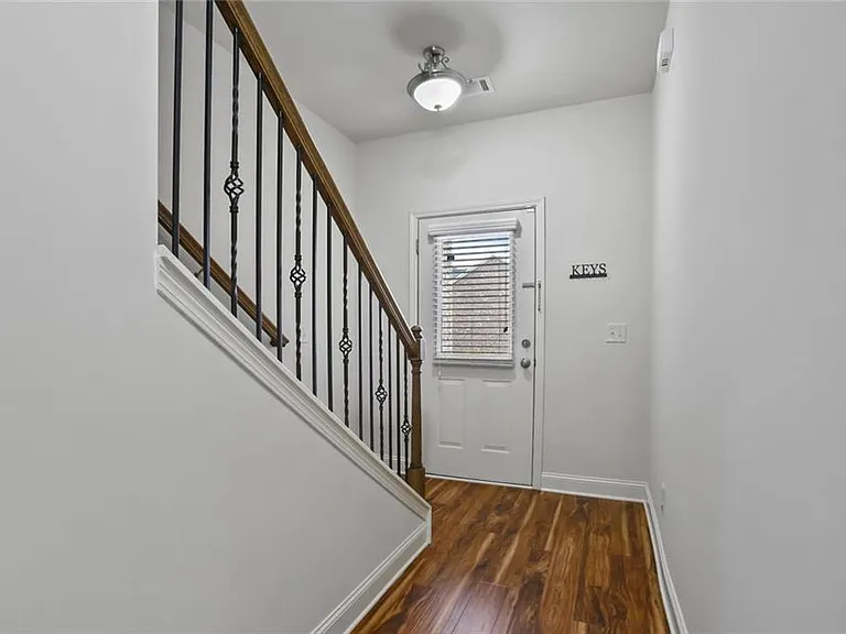 206 Britt Dr S — Photo 8
