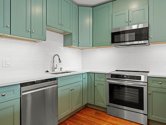5th image of 933 W Lancaster Ave Floor 2