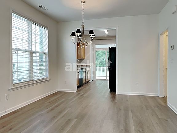 4th image of 85 Tuscarora Ln