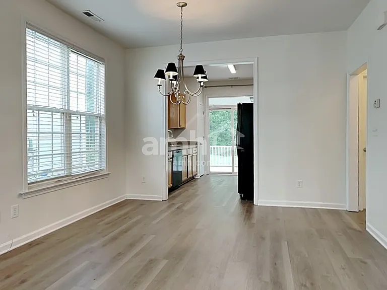 85 Tuscarora Ln — Photo 4