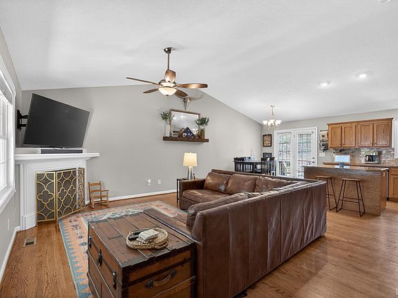 3rd image of 4815 Browns Mill Rd