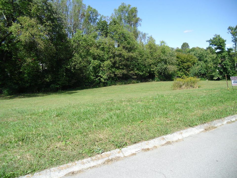 1st image of 1904 Rosemont Cir