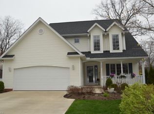 496 Columbia Rd, Bay Village, OH 44140