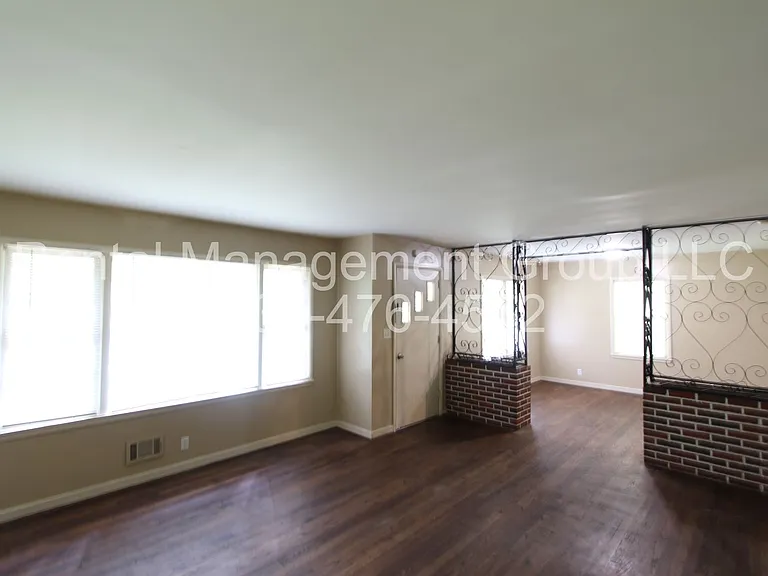 533 Jalna Rd — Photo 3
