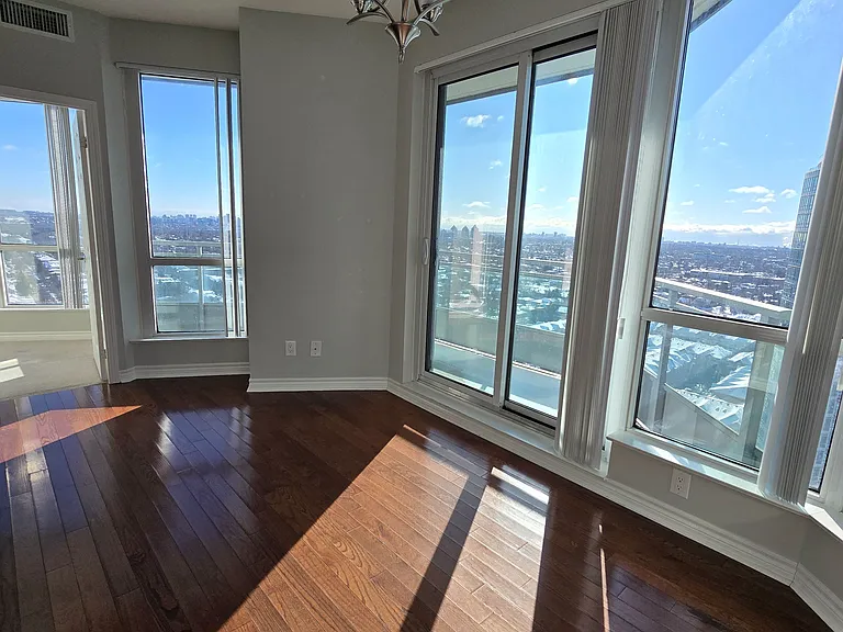 18 Holmes Ave #2203 — Photo 8