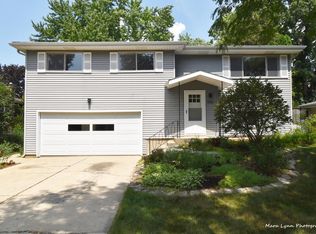 1512 Jobe Ave, Saint Charles, IL 60174