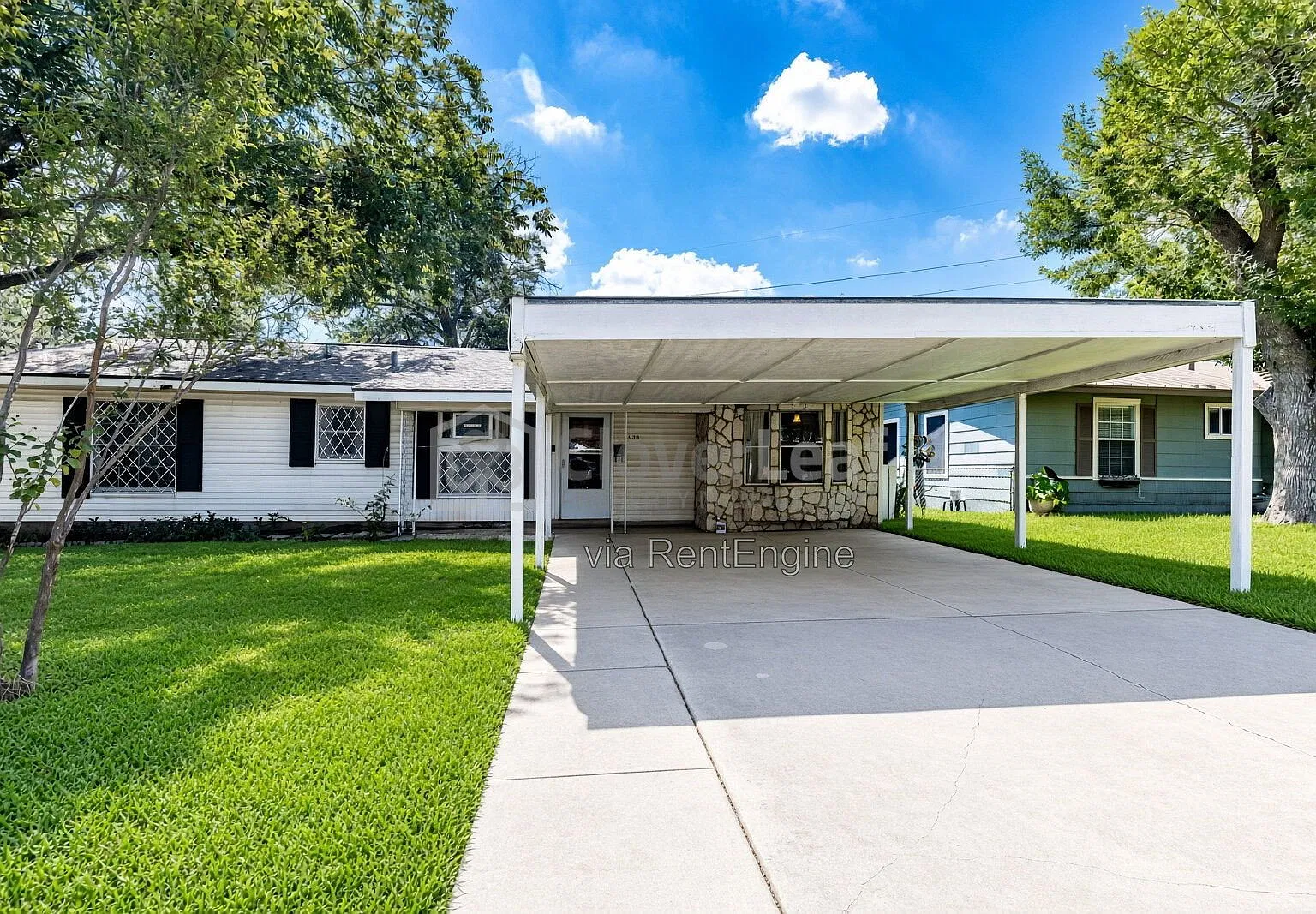 3 bed, 1.0 bath, 1594 sqft, $1,597 — Photo 3