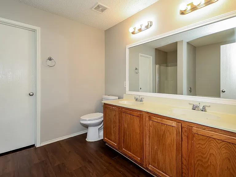 8737 Hunters Point Way — Photo 12