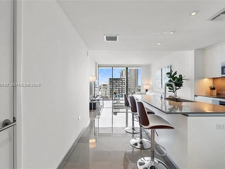 68 SE 6th St #CU-2306 — Photo 4