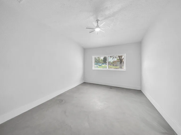 1721 N 16th Ct — Photo 36