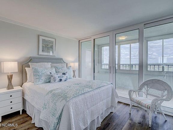 4th image of 4110 Island Dr