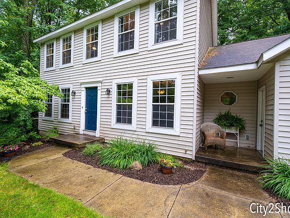 3rd image of 7193 Royal Oak Dr