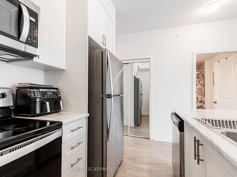 450 Dundas St E #708 — Photo 8