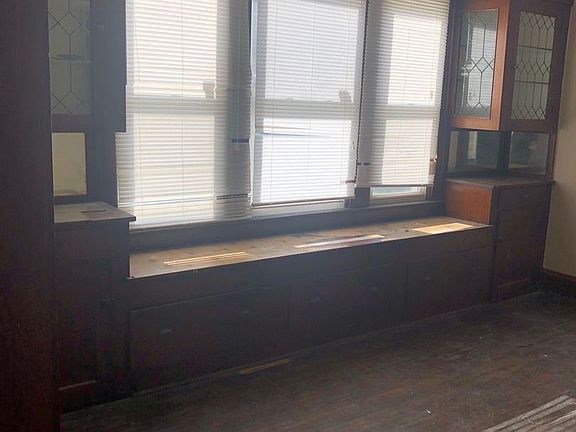 3rd image of 1104 E 99th St