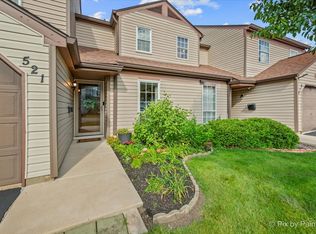 521 Nebraska Cir, Carol Stream, IL 60188