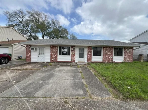 885 Oakwood Dr, Gretna, LA 70056