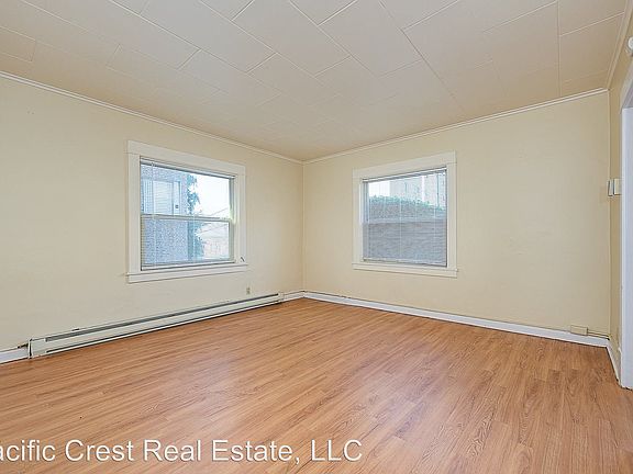 2nd image of 1012 Queen Anne Ave N APT 01