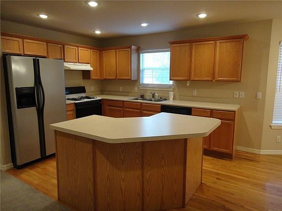 4th image of 2109 & 2111 E Cinnamon Way