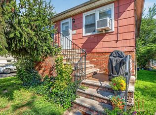 172 Meadow Ln, Secaucus, NJ 07094