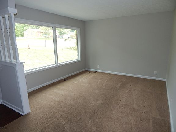 2nd image of 1000 W Mailback Way