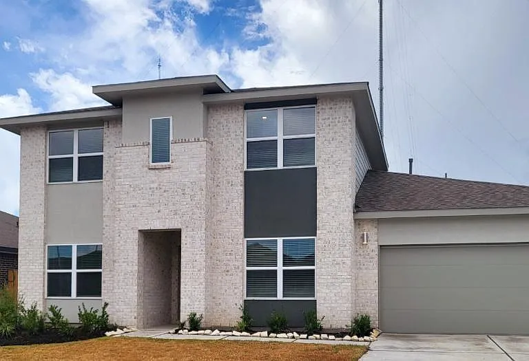 1015 Starcross Bend Dr — Photo 1