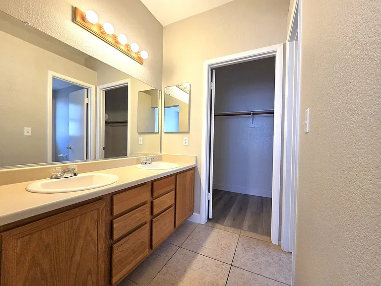 7904 Canyon Grove Ct — Photo 17