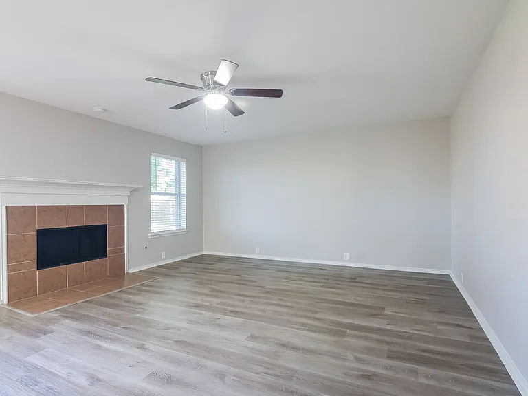 1006 Zachary Dr — Photo 5