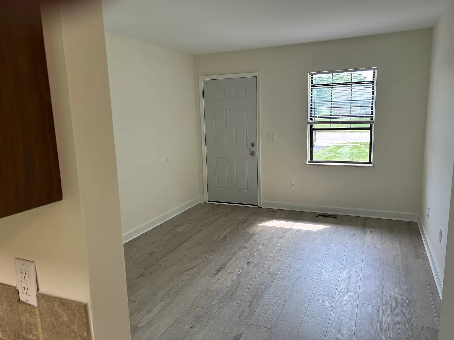 2 bed, 1.5 bath, 850 sqft, $1,450 — Photo 2