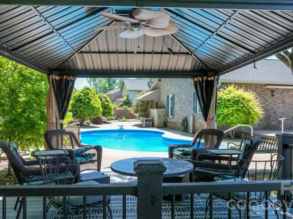 4946 Butner Dr, Hickory, NC 28602